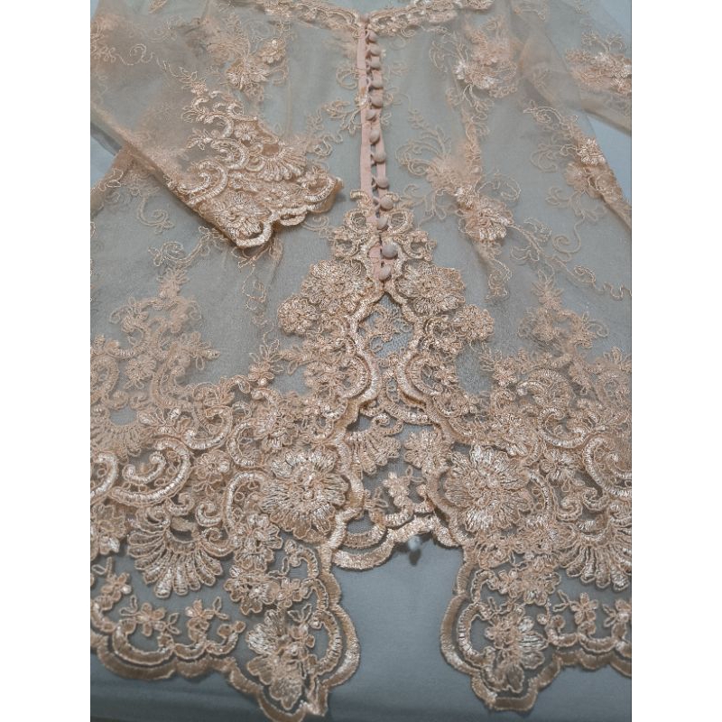 Kebaya Brokat Warna Peach