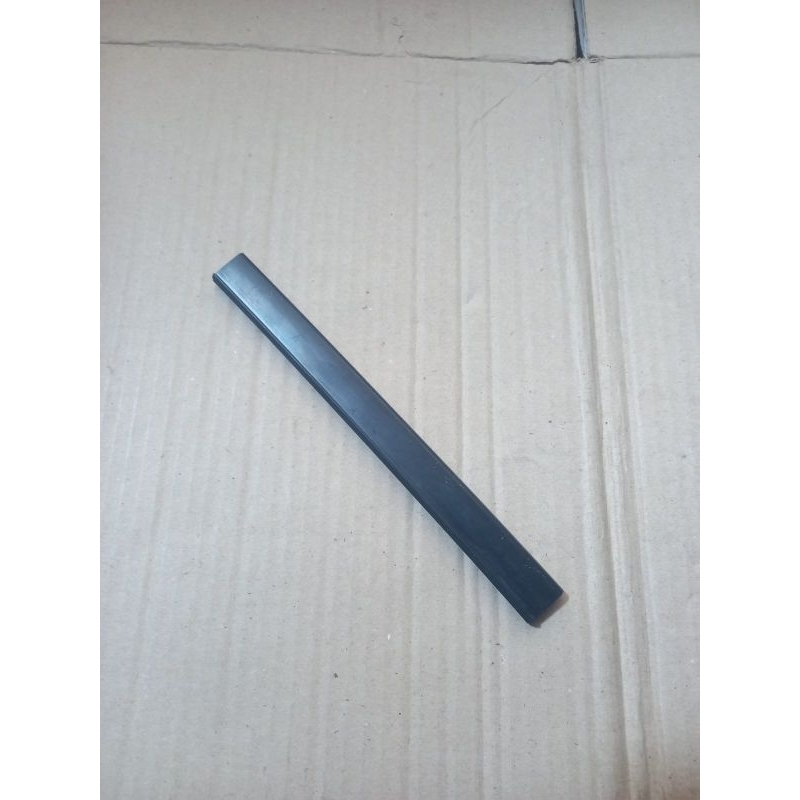 Karet Dudukan Kaca Karet Chanel Mobil Futura,Kijang ,Carry Universal Panjang 18cm