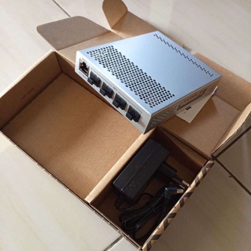 MIKROTIK CRS305 1G 4S+IN CLOUD ROUTER SWITCH