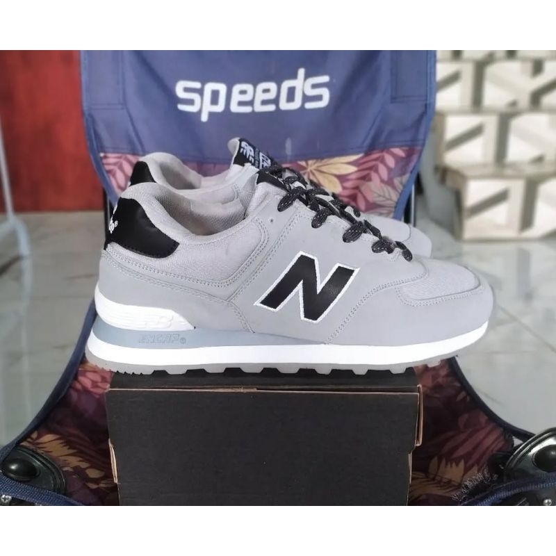 SEPATU NB 574 CLASSIC GREY