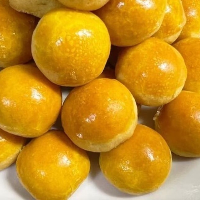 

ILAN DIHYAH SHOP - Kue Nastar Bulat Keju Kering Isi Selai Nanas 500gr