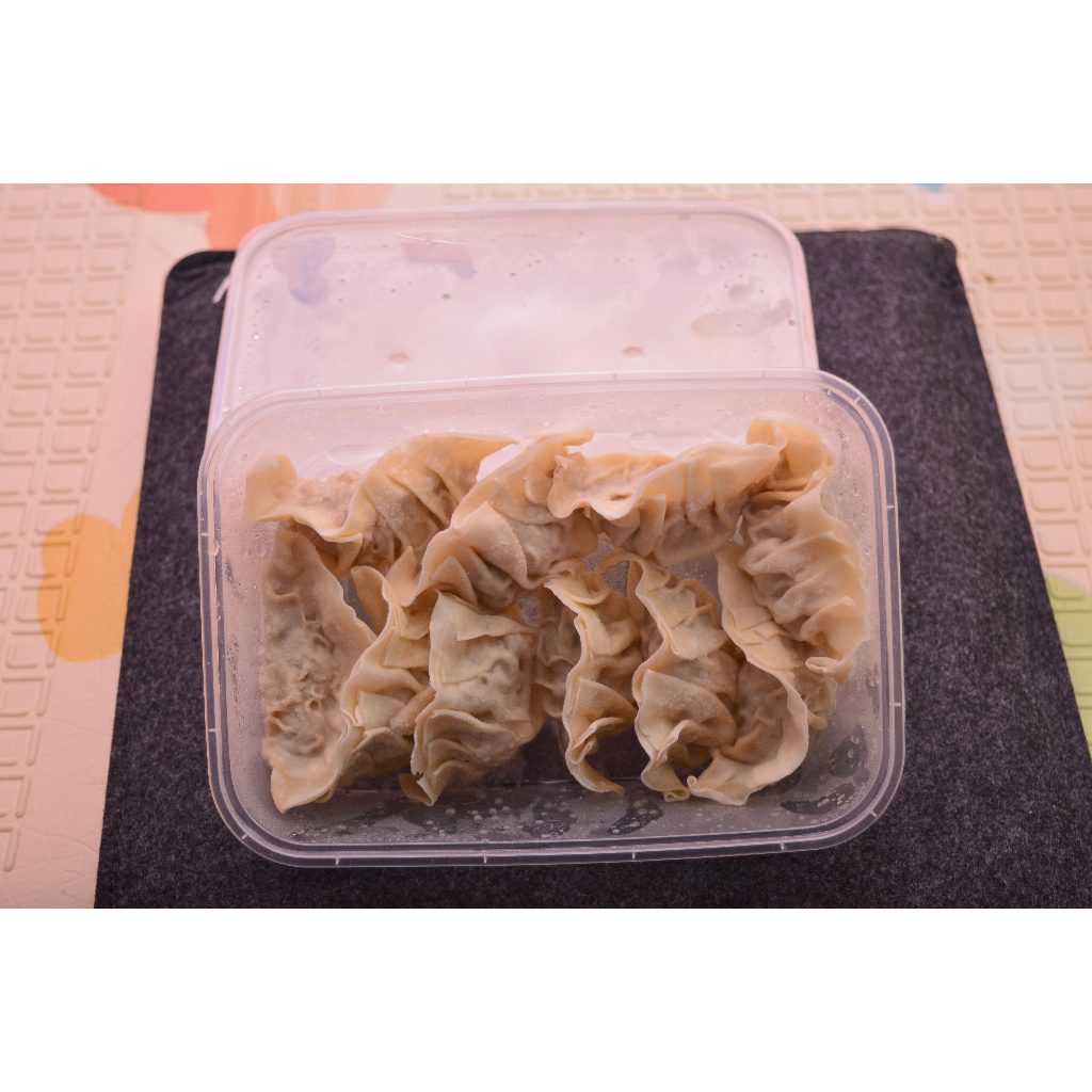 

GYOZA AYAM FROZEN ISI 10