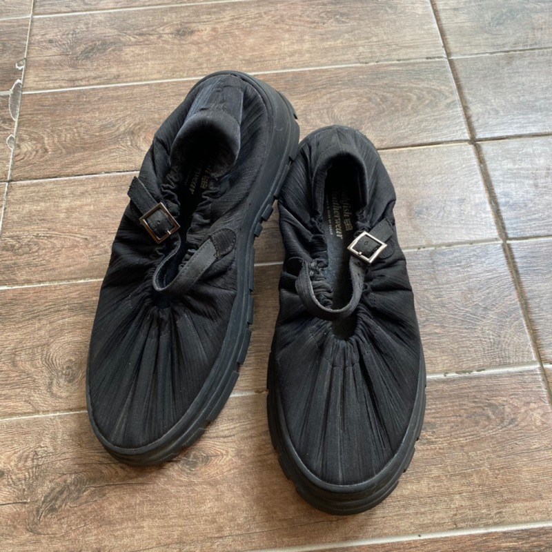 preloved rockfish weatherwear shoes size 5.5 ORI