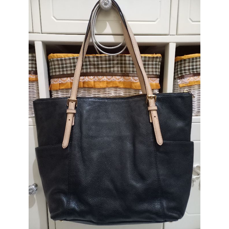 Preloved Michael Kors Charlotte Large Zip Black