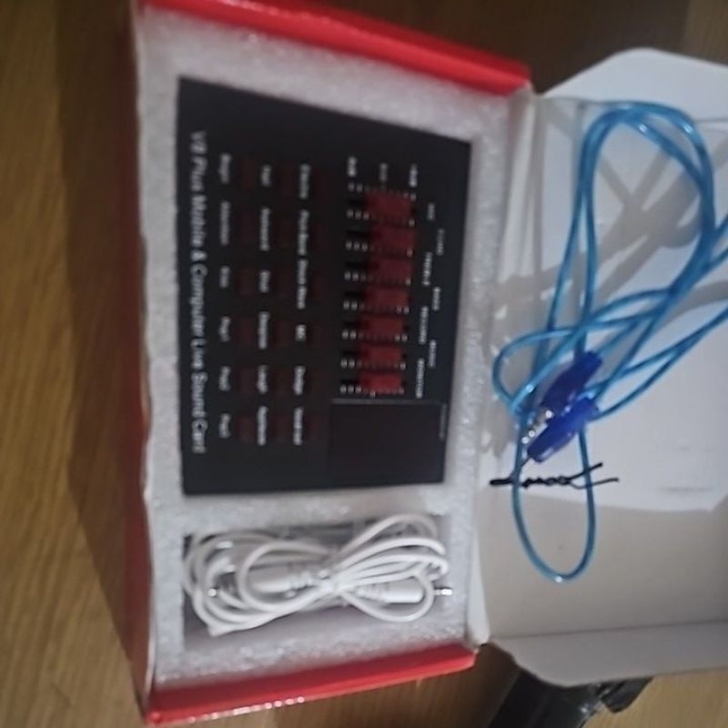 soundcard v8 plus, like new. gratis kabel aux