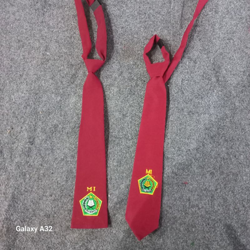 Dasi MI perekat kretek / Dasi MI bordir hijau / Dasi anak sekolah eceran