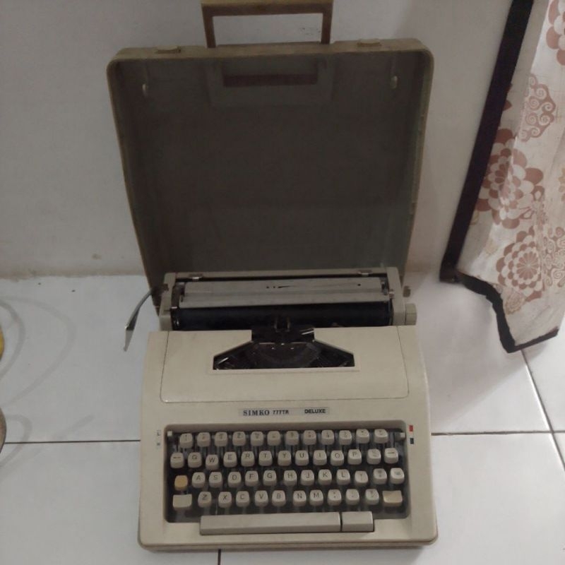 Mesin tik antik jadul merek SIMKO 777TR