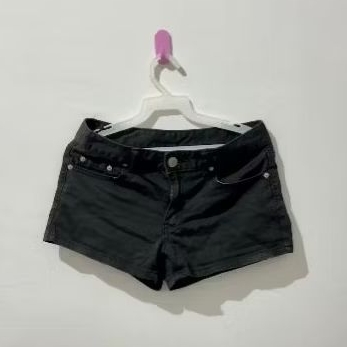 PRELOVED MEDAN { CELANA HOTPANTS HITAM }