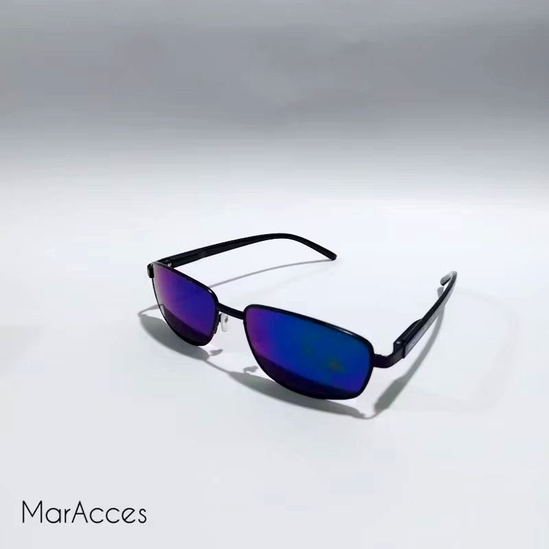 Kacamata Hitam dengan Lensa Reflektif Biru Ungu dan Bingkai Hitam Elegan untuk Gaya dan Perlindungan