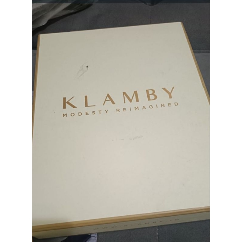 SETELAN BAJU MONOGRAM KLAMBY CALYA BLOUSE PRELOVED