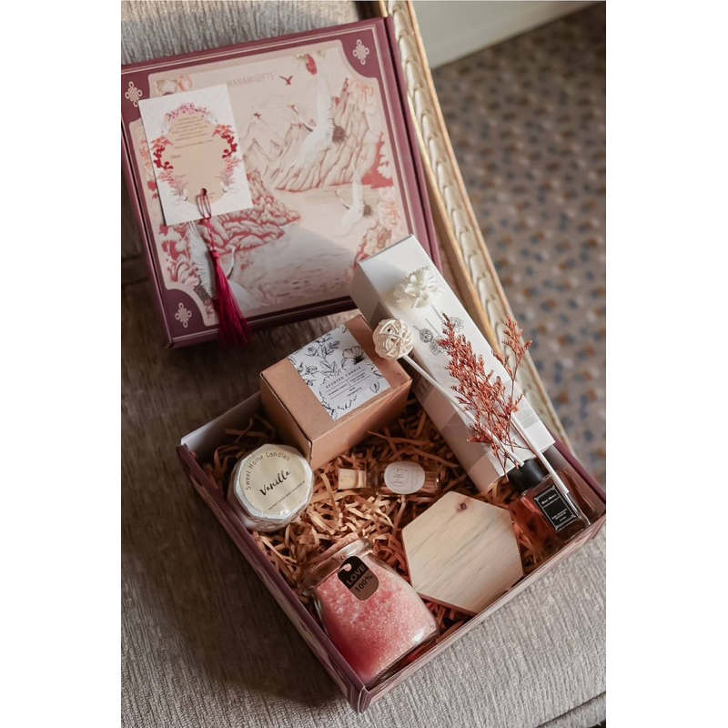 

DOVE - Hampers Imlek/Hampers CNY/Hampers Sincia/Hampers Aromatherapy/Parcel Imlek2025/Parcel Sincia