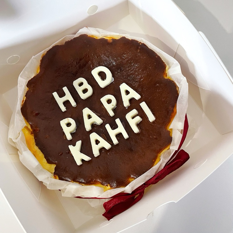 

Burnt Cheesecake Custom / Birthday Cake / Kue Ultah