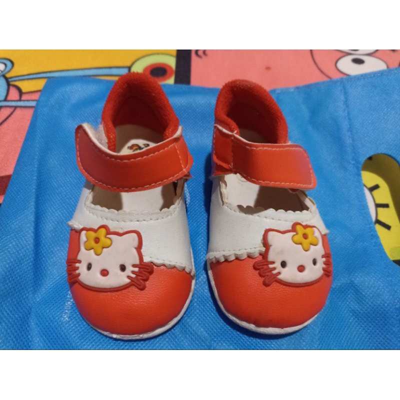 (PRELOVED) SEPATU BABY HELLO KITTY