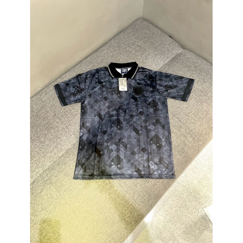 ENGLAND / BLACKOUT / JERSEY / RETRO / CLASSIC / VINTAGE / BAJU BOLA / 1990