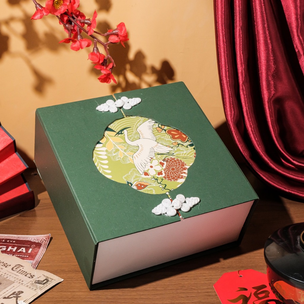 

Cheongsam Box - Hardbox Kupu Tarung Hampers Imlek