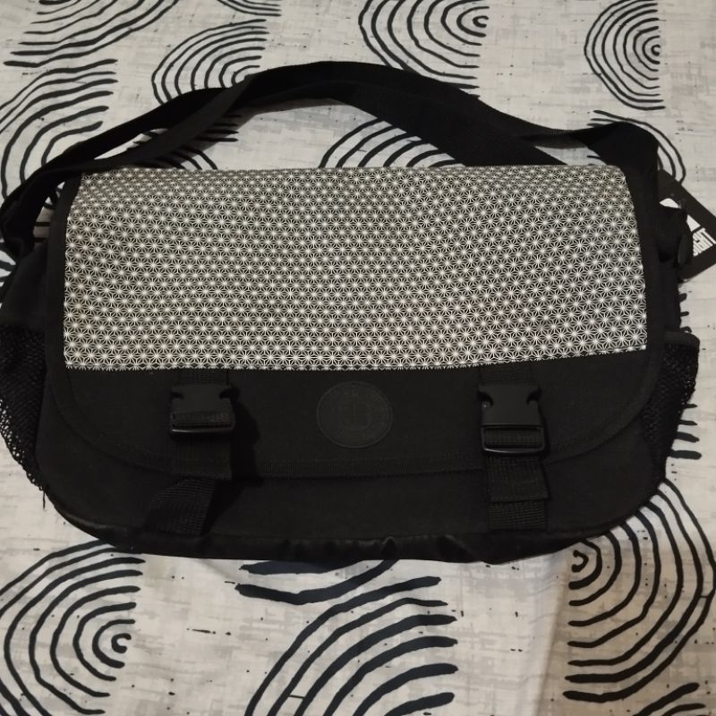 tas selempang insight dimention waistpack black original