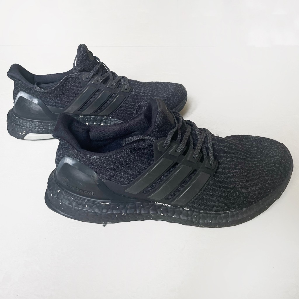 ( Preloved ) Original Adidas Ultraboost all Black // Sepatu Olahraga Pria