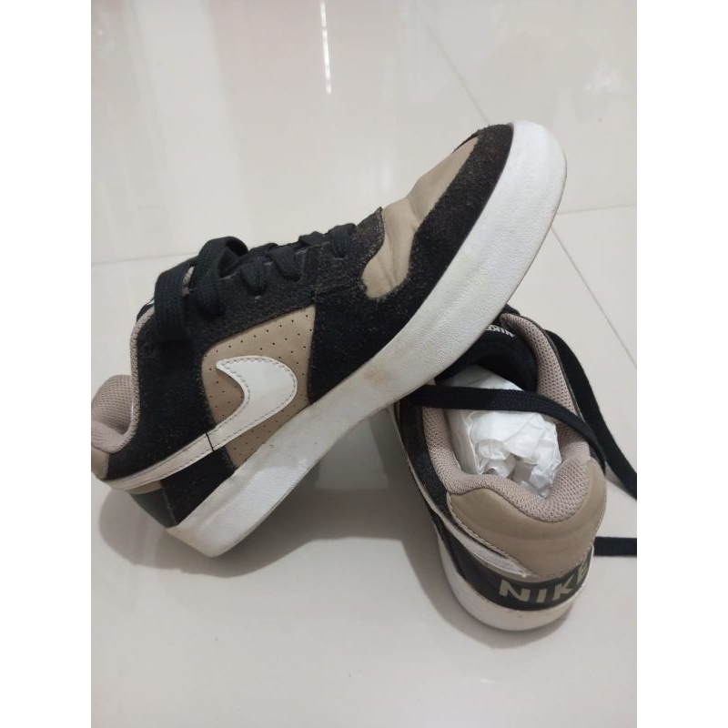 PRELOVED Sepatu branded NIKE SB DELTA FORCE ukuran 36.5 pemakaian pribadi original sepatu nike