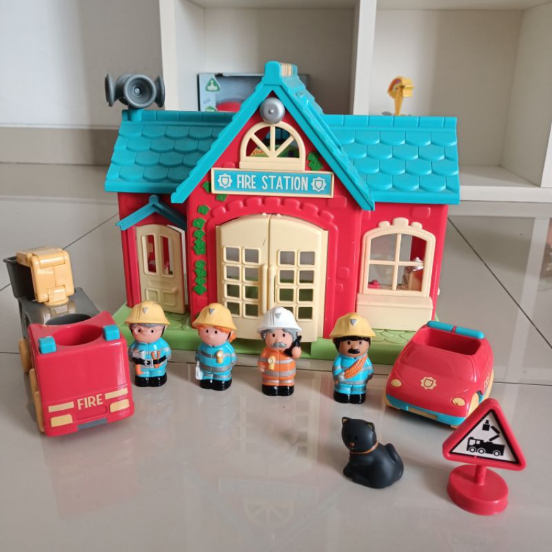 Happyland Fire Station set Preloved