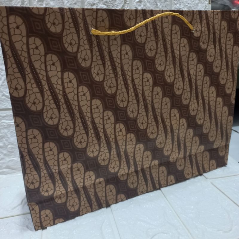 

PAPER BAG LEBAR BATIK uk.29,5x6,5x22,5cm