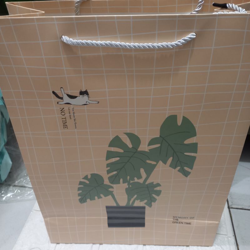 

PAPER BAG BESAR TALI uk.29x12,5x38cm