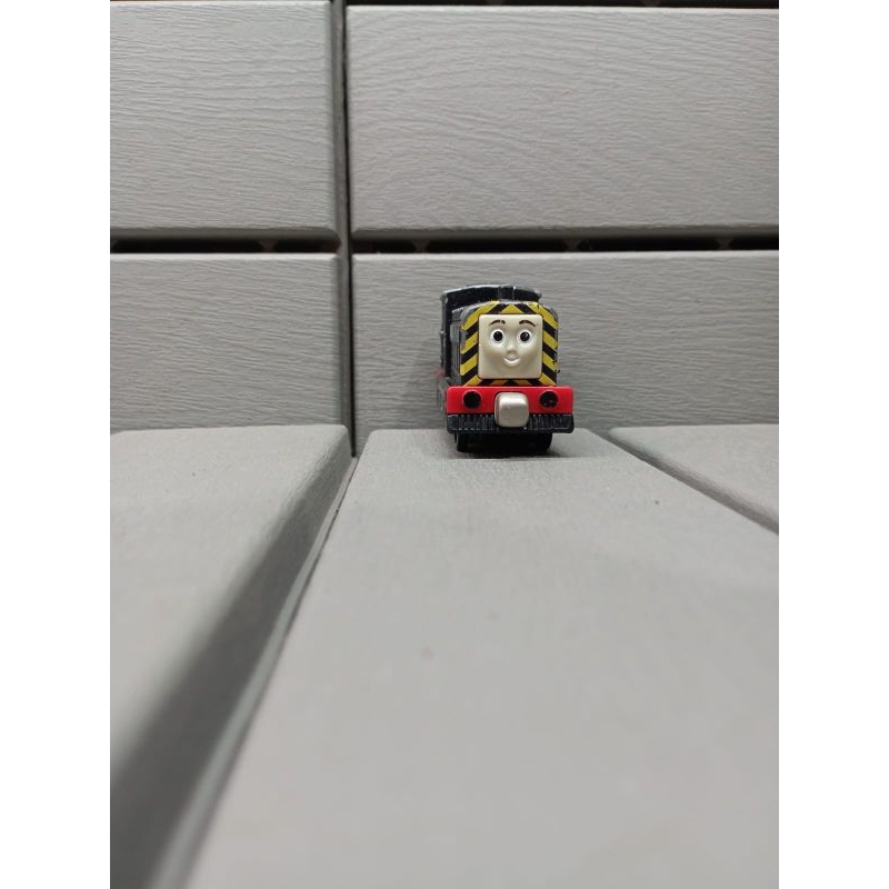 70rb Thomas & Friends Take N Play Along Mavis Den Trevor Train Engine DIECAST