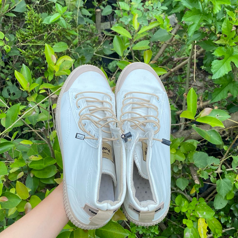 PRELOVED - SEPATU SNEAKER PRIA