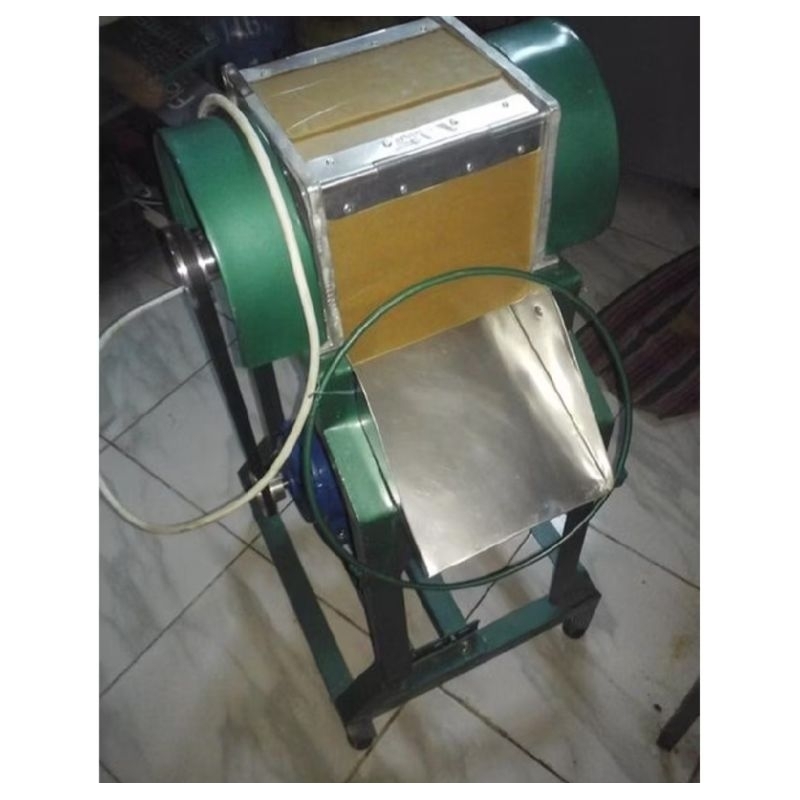 Mesin parut kelapa otomatis