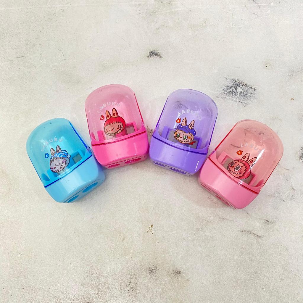 

Serutan Tabung LABUBU 2 Lubang Super Cute Lucu Ready 3 Variant Warna Pink Biru Ungu / Rautan Tabung Labubu Imut Unik Favorit Anak Stationary Fancy Kekinian Kualitas Terbaik Harga Termurah Bisa Grosir dan COD