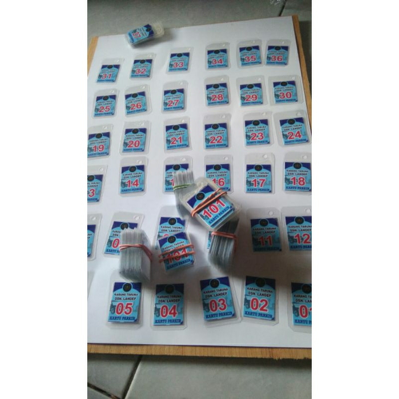 

Kartu Parkir ukuran 3x4 cm dilapisi laminating. isi nomor 1-50 berpasangan. satu nomor lubang plong. satu nomor polos tanpa lubang