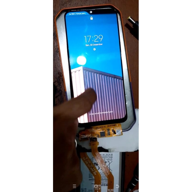LCD TC Samsung A20 copotan (minus lihat gambar)