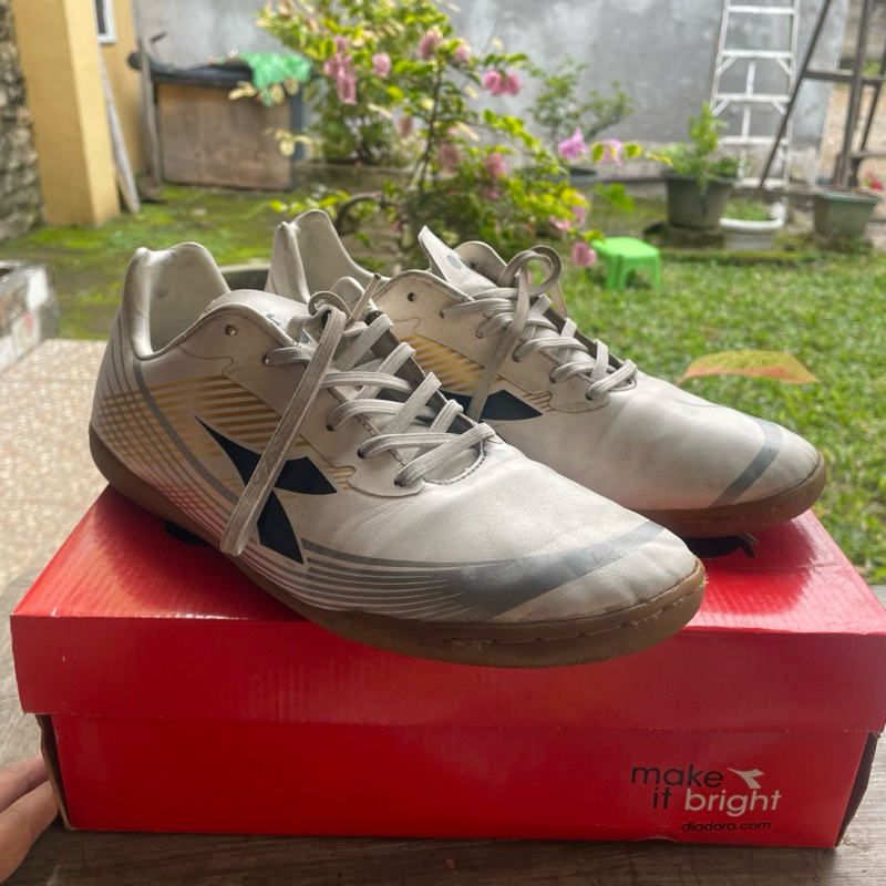 sepatu futsal Diadora original sz43