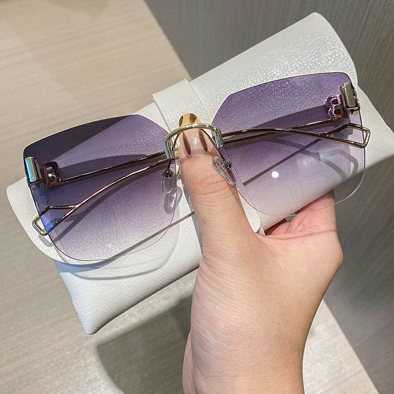 Kacamata Hitam Wanita Model Retro Frame Besar Tanpa Bingkai