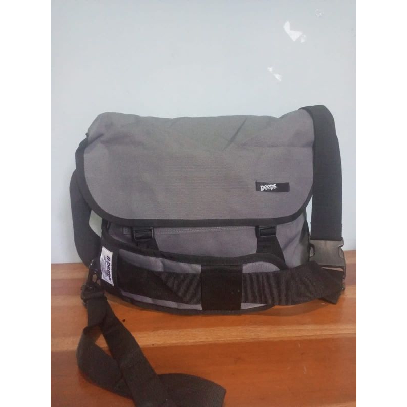 Messenger / Sling Bag Cowok Peeps