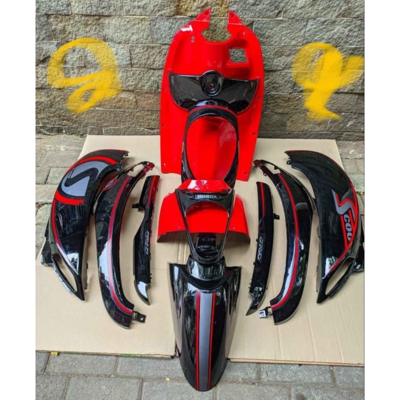 Cover body Alus Scoopy fi 2013 hitam merah