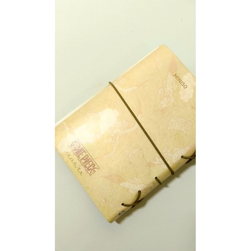 

Binder One Piece Miniso