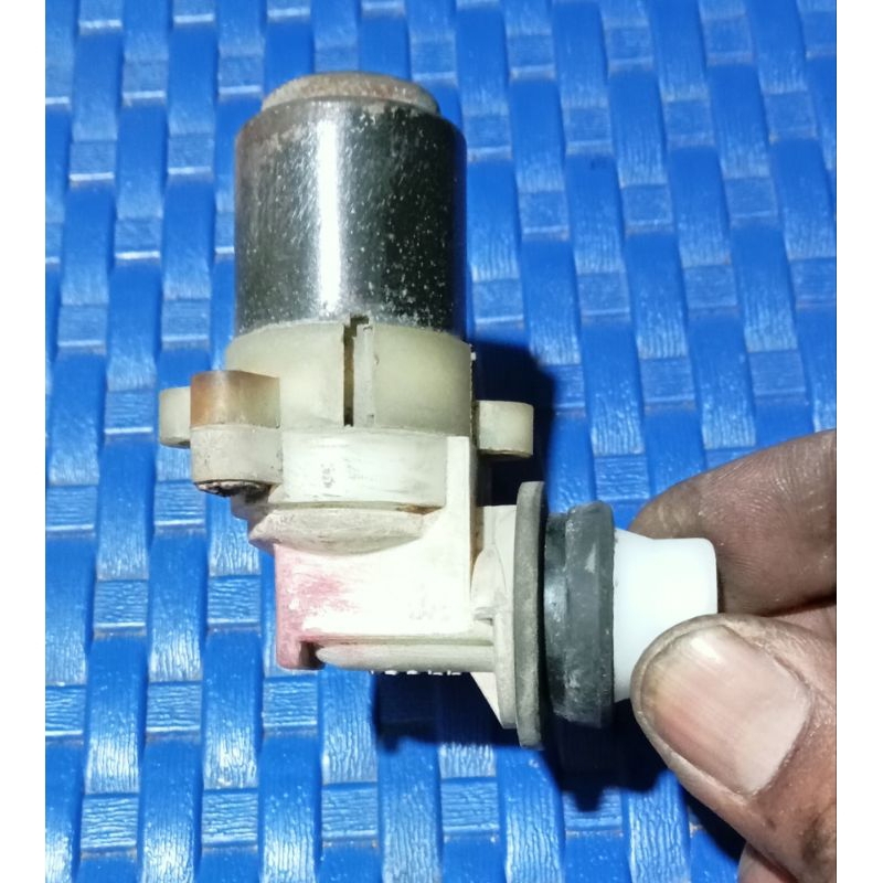 Dinamo Tampungan Air Wiper Chrysler Neon