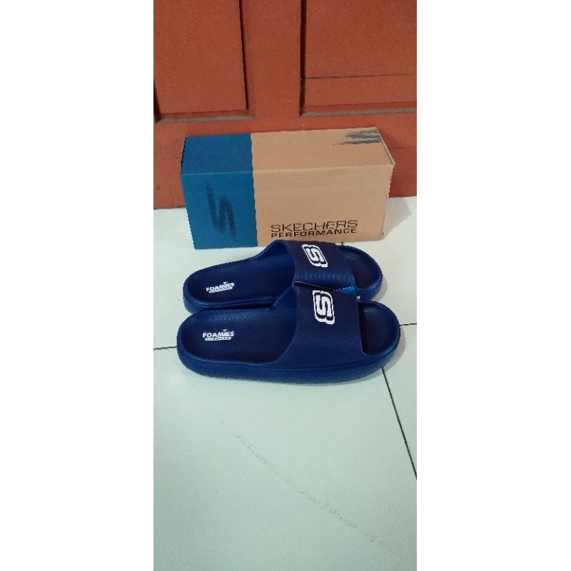 Sendal slip on skechers