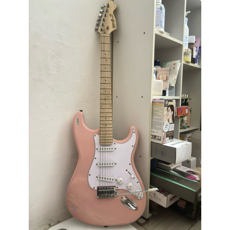 PRELOVED GITAR LISTRIK ELEKTRIK PINK DIFERGIO LEOPARD