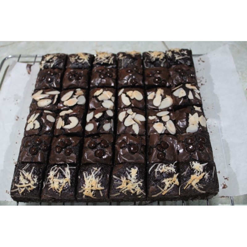 

Fudgy brownies shiny crustt lembut melt