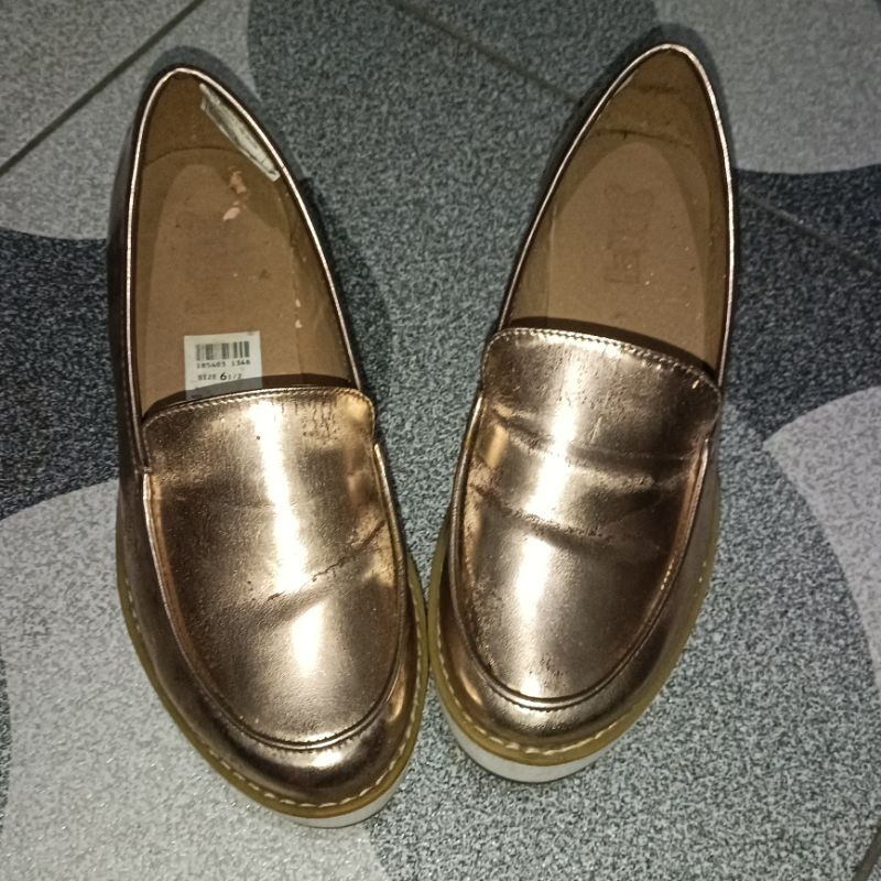 sepatu wanita sepatu gold sepatu jalan-jalan woman shoes