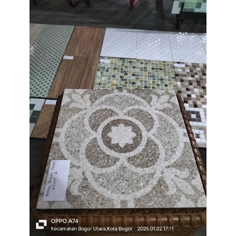Asia Tile Roma Brown Decor 25x25 A 1m/dus