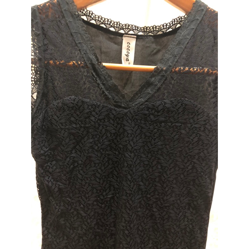SLEEVELESS BLOUSE PRELOVED