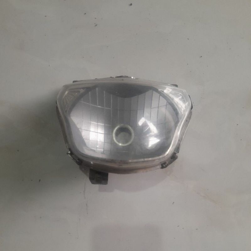 LAMPU DEPAN HEADLAMP REVLEKTOR BEKAS DI CAT BAHAN LAMPU BILED PROJI SMASH TITAN BEKAS ORIGINAL