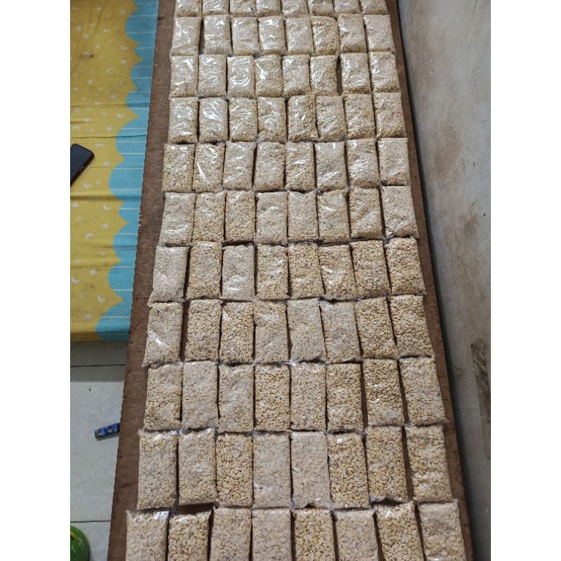 

Tempe khas Nganjuk Jawatimur. Bersih tanpa kulit kedelai (150gram)