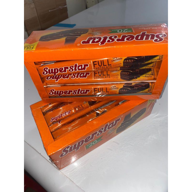 

SUPERSTAR WAFER TRIPLE CHOCOLATE 1 BOX ISI 20 PCS