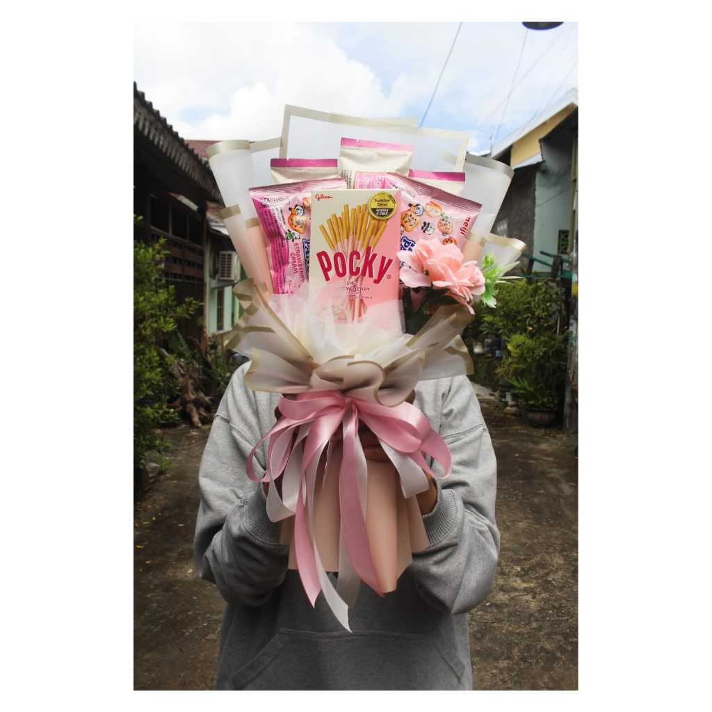 

Hadiah Special Valentine - Medium Deluxe Pink Snack Collection – Buket Murah - Buket Snack Pink Isi 6 Pcs