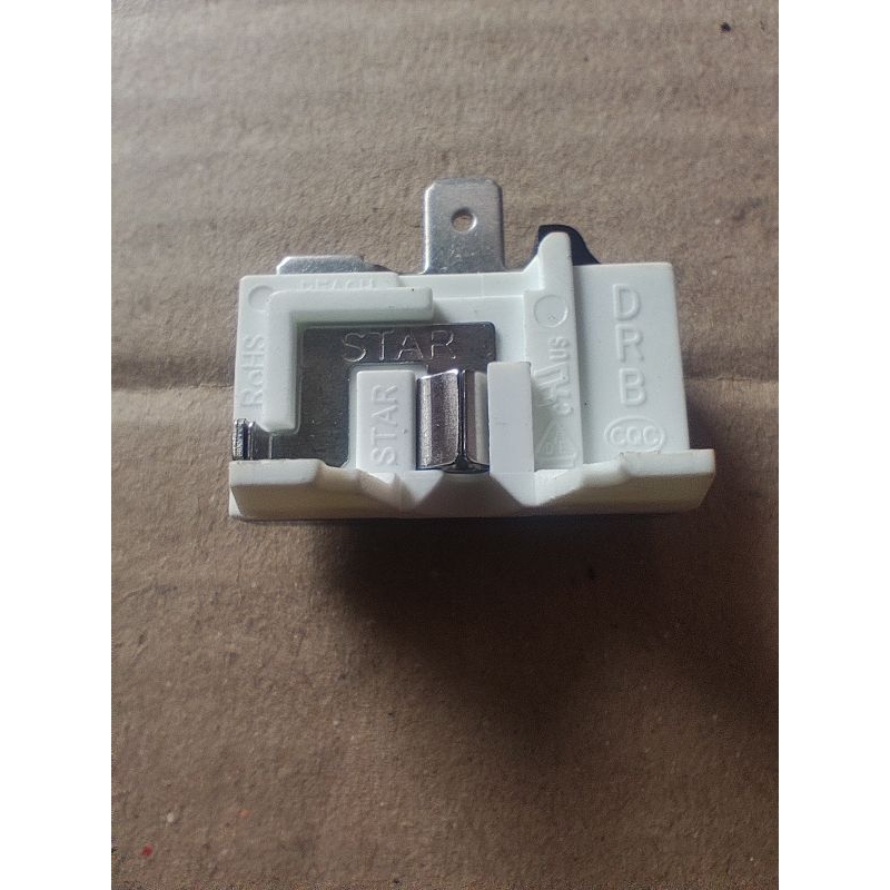 Overload Kulkas 1 Pintu 1/8Pk Original Aqua