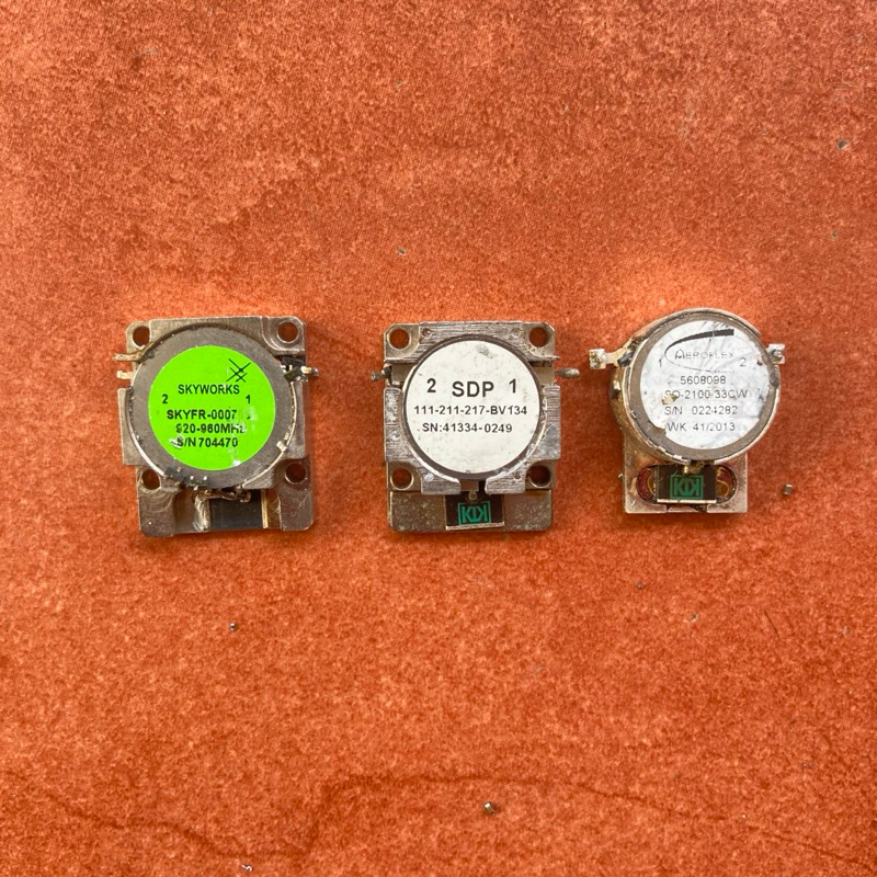 Filter UHF Ada Resistor Flange Mengandung Magnit