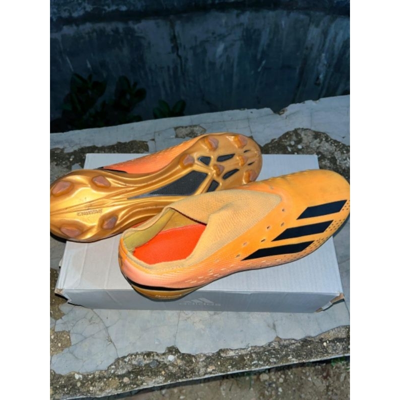 sepatu sepak bola adidas